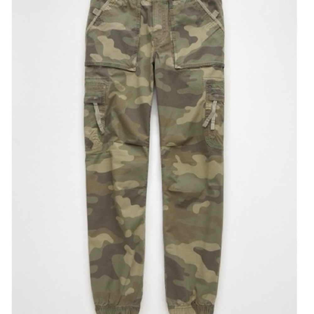 American Eagle Outfitters Camouflage Joggers 14 Short
